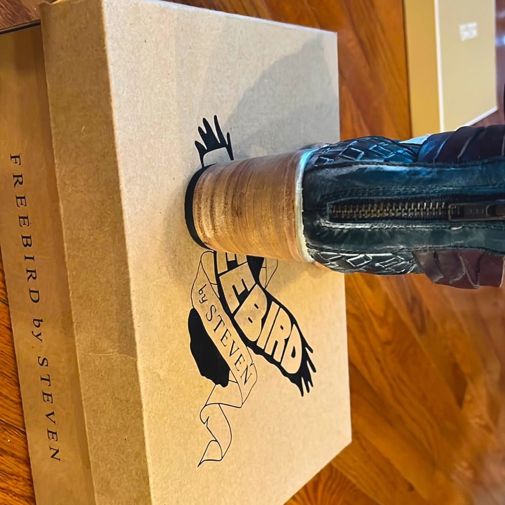 Like new freebies shoes from Dillard.I wore them once and they are very unique